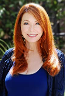 How tall is Cassandra Peterson?